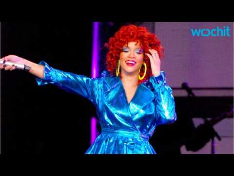 VIDEO : Rihanna Gets Teary-Eyed at Dublin Concert