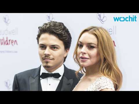 VIDEO : Lindsay Lohan and Boyfriend Make Red Carpet Debut