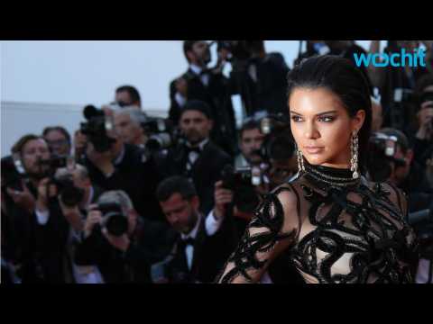 VIDEO : Kendall Jenner, Not Afraid to Show Off Nipple Piercing
