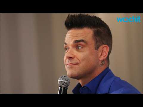 VIDEO : Robbie Williams Doesn't Know How a Cucumber Looks Like