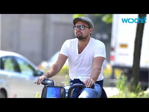 VIDEO : Leonardo DiCaprio Loves His Bicycle Life