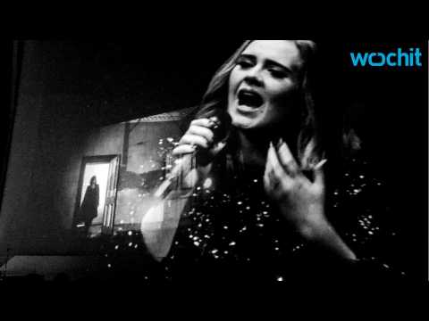 VIDEO : Adele Tells Concert Goes to Drop the Phones and Enjoy the Show