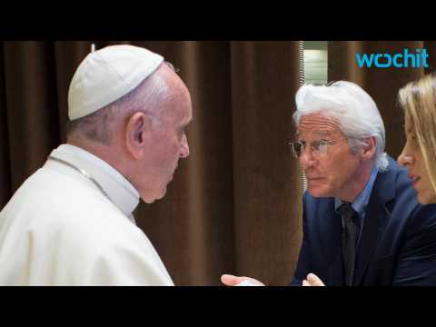 VIDEO : Richard Gere, George Clooney Receive Medals From Pope Francis at the Vatican
