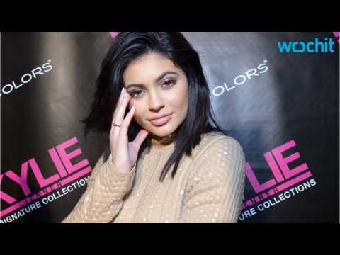VIDEO : Kylie Jenner Denies Rumors Tyga Owes Her $2 Million