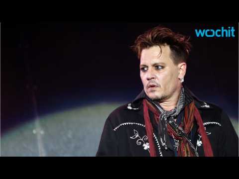 VIDEO : Johnny Depp Calm and Cool at Portugal Concert
