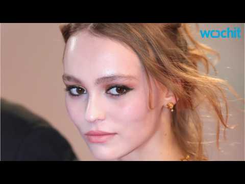 VIDEO : Lily-Rose Depp Comes to the Defence of Her Father Johnny Depp
