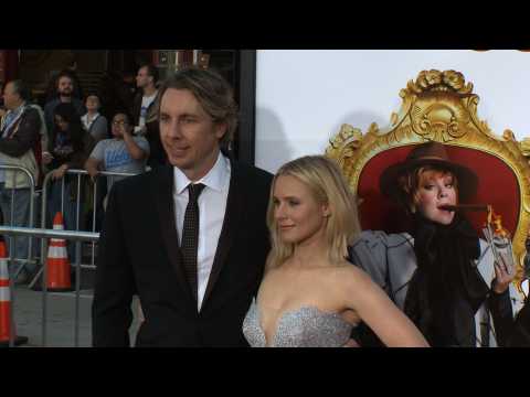 VIDEO : Kristen Bell says her husband's addiction spurs her to help others