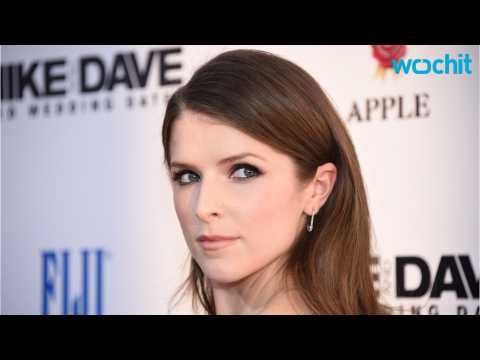 VIDEO : Anna Kendrick Wears White Dress To ?Mike and Dave' Premiere