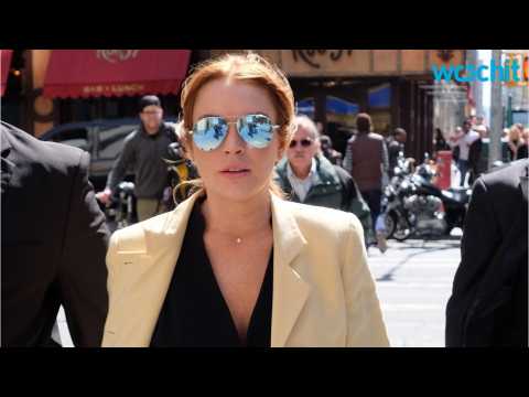 VIDEO : Lindsay Lohan Is Writing a Book