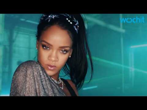 VIDEO : Rihanna Debuts 