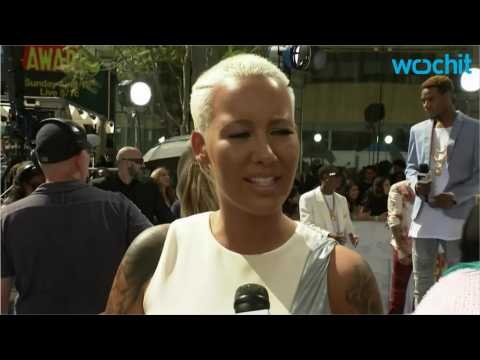 VIDEO : Amber Rose Lends Some Dating Advice to Iggy Azalea