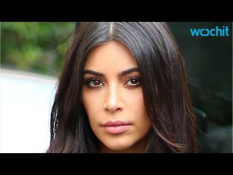 VIDEO : Is Kim Kardashian Wearing Butt Pads?