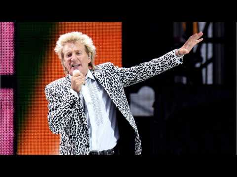 VIDEO : Rod Stewart Apologizes For Mock Execution Video