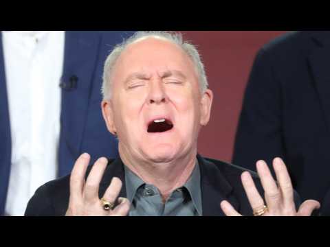 VIDEO : John Lithgow Fears Reboots