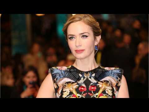 VIDEO : Emily Blunt Seen In New Images From ?Mary Poppins Returns?
