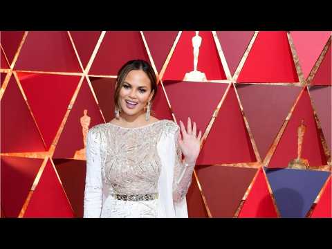 VIDEO : Chrissy Teigen Opens Up About Her Painful Battle With Postpartum Depression