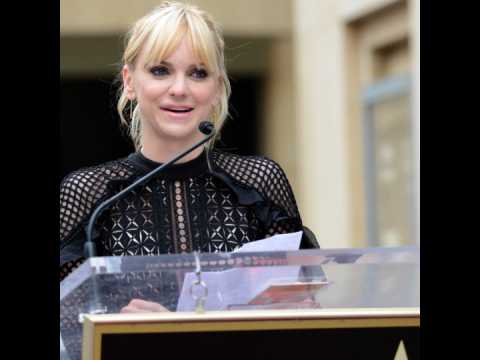 VIDEO : Anna Faris Set to Star in ?Overboard? Remake
