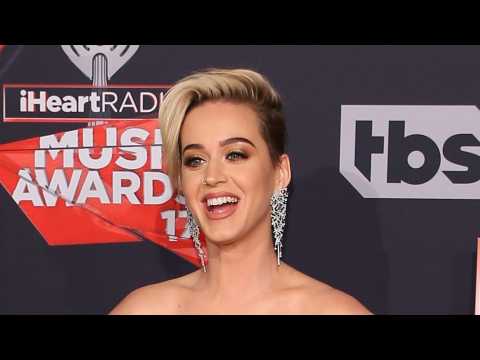 VIDEO : Katy Perry Makes First Red Carpet Appearance Since Orlando Bloom Split