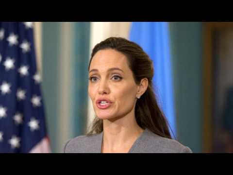 VIDEO : Angelina Jolie Planning a Move to the UK?