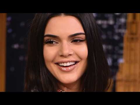 VIDEO : Kendall Jenner Rocks Easiest Trend