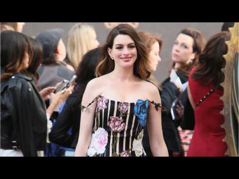 VIDEO : What Does Anne Hathaway Think About 