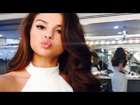 VIDEO : Selena Gomez hace donacin para investigacin del lupus