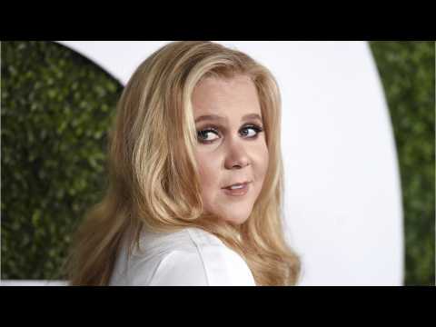 VIDEO : Why Is Amy Schumer Thanking Her Haters?