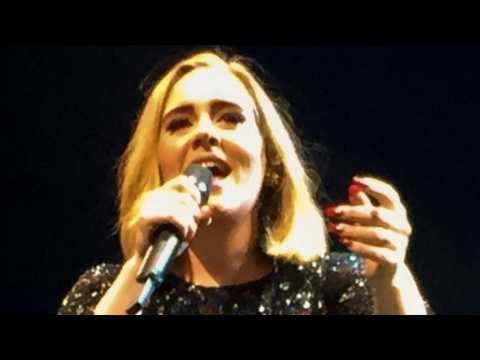 VIDEO : Adele Has A Secret Twitter Account
