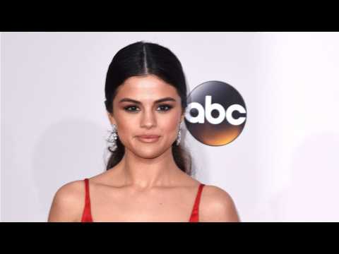 VIDEO : Selena Gomez Sometimes Wishes She Wasn't Famous