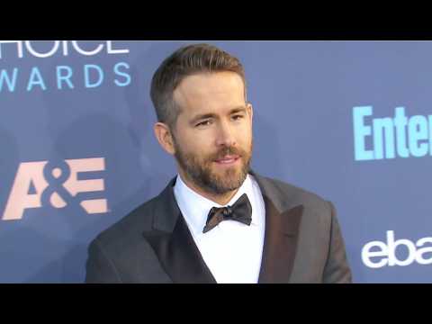 VIDEO : Ryan Reynolds Reveals He Wouldn't Fly With His Kids