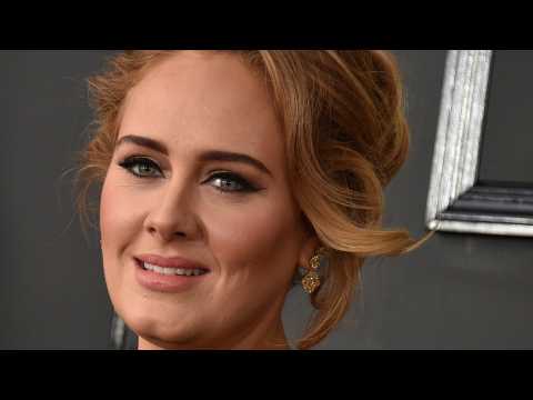 VIDEO : Adele Reveals Twitter Secret