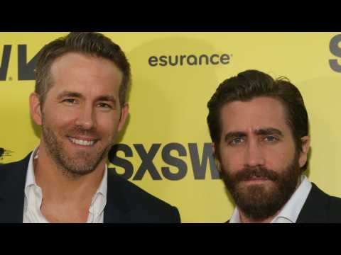 VIDEO : Ryan Reynolds And Jake Gyllenhaal Bond