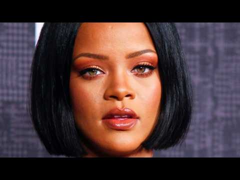 VIDEO : Rihanna Cringes At Own Sex Scene