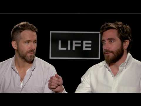 VIDEO : Ryan Reynolds and Jake Gyllenhaal?s bromance