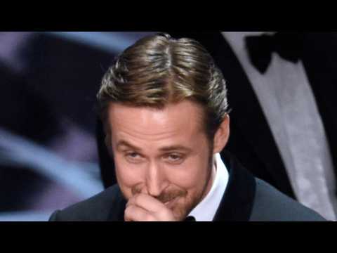 VIDEO : Ryan Gosling Explains Why He Laughed During the Oscars Best Picture Flub