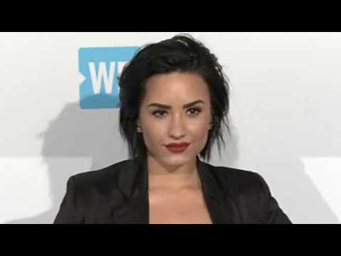 VIDEO : Demi Lovato Says Her Life Depends On Sobriety