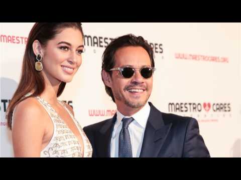 VIDEO : Marc Anthony Steps Out With New Girlfriend