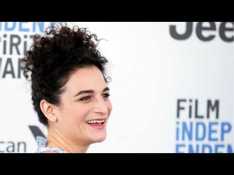 VIDEO : Jenny Slate Dishes On Relationship With Chris Evans