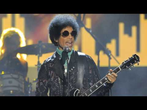 VIDEO : Lenny Kravitz Performing Prince Tribute At Rock & Roll Hall Of Fame