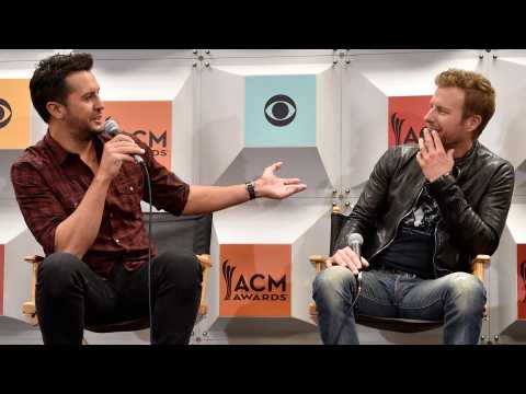 VIDEO : Luke Bryan Gives Dierks Bentley Strange Advice