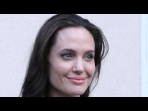 VIDEO : Angelina Jolie scouts $25M Mansion