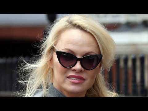 VIDEO : Pamela Anderson On Assange Romance