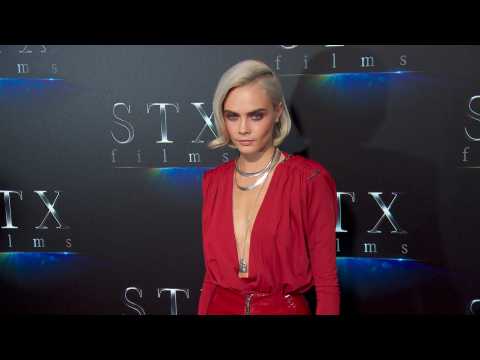 VIDEO : Cara Delevingne reveals new hairstyle, but it won't last long