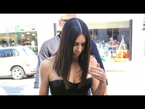 VIDEO : Kim Kardashian Trades In Butt-Length Extensions For Blunt Cut