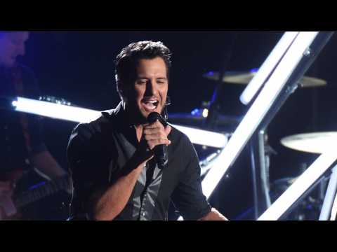 VIDEO : Luke Bryan On Family Deaths