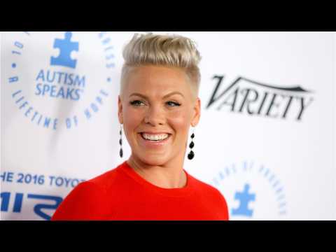 VIDEO : Pink Reveals Her Post-Baby Weight
