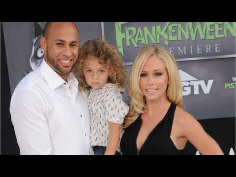 VIDEO : Kendra Wilkinson Shares Sweet Photos With Son