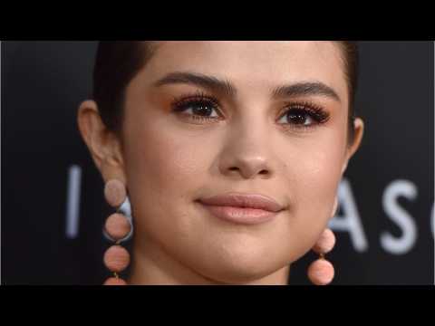 VIDEO : Selena Gomez Attends TV Brother's Wedding