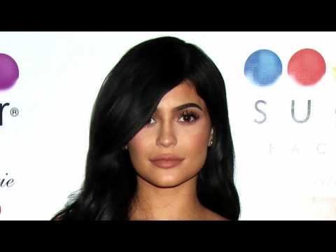 VIDEO : Animal Rights Activists Protest Kylie Jenner