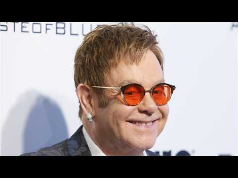 VIDEO : Elton Johns Fans Wish Him Well In Wake Of Deadly Infection